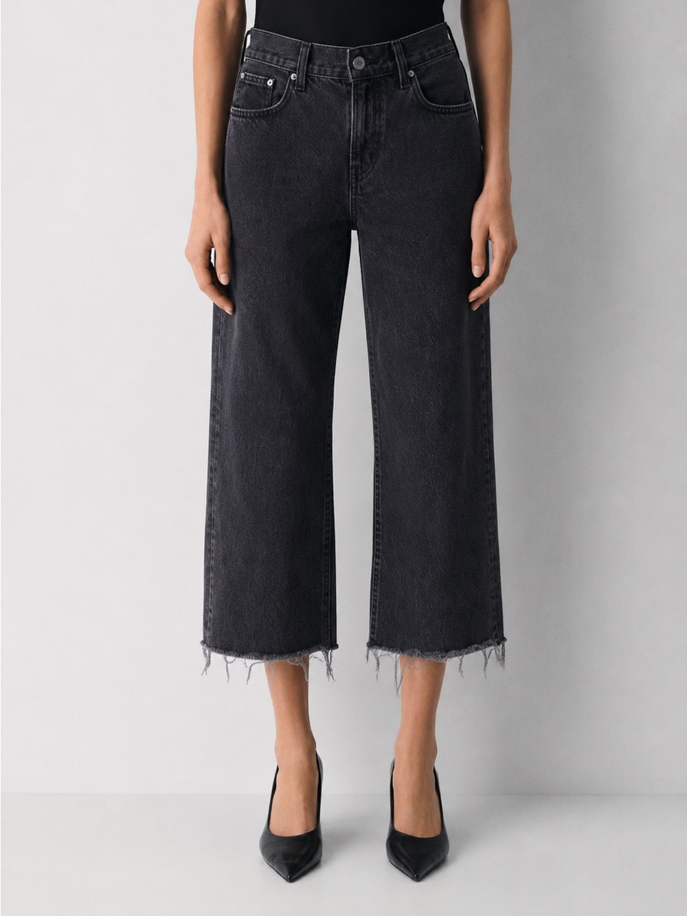 Aritzia Denim Forum Farrah Hi-Rise Wide Crop Jeans Black Wash Size 30
